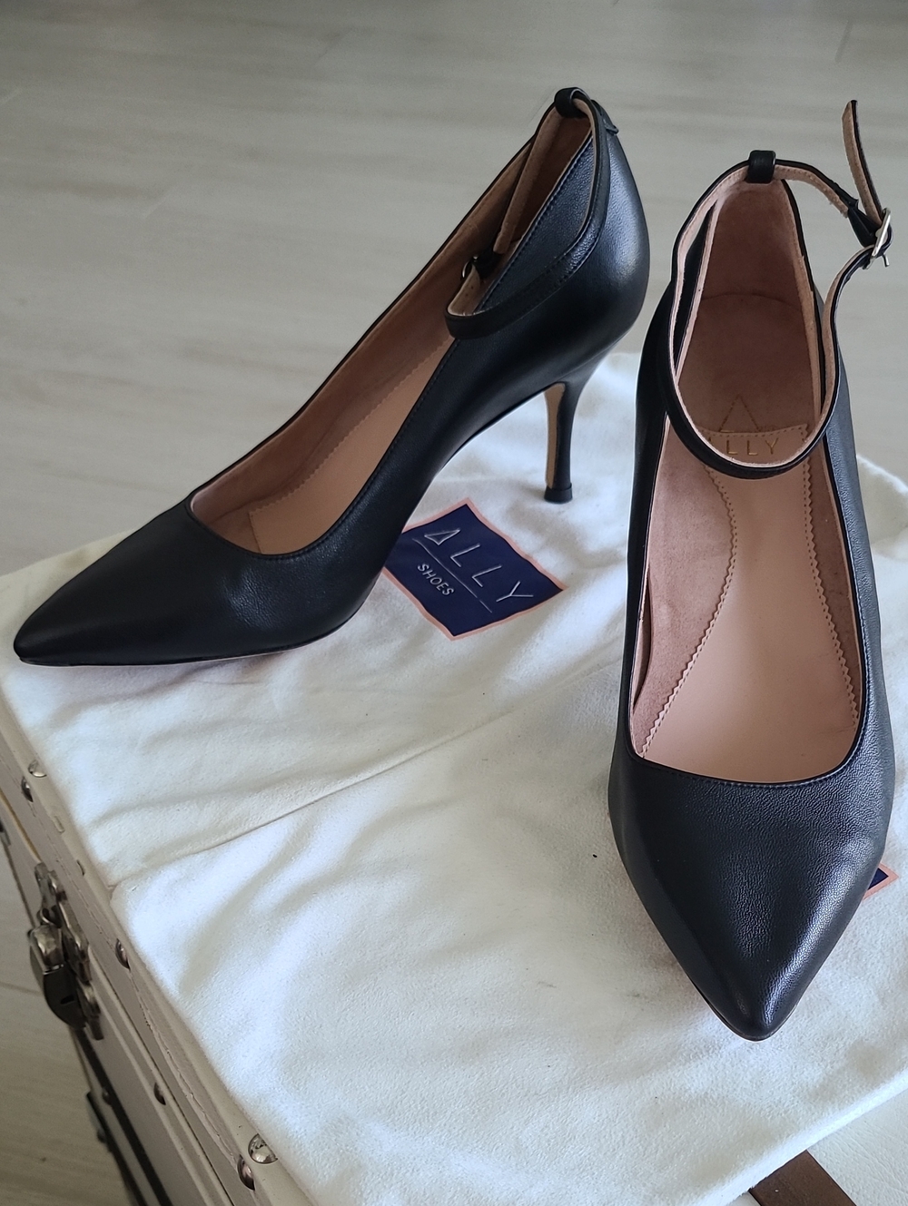 Ally Shoes Leather Pumps